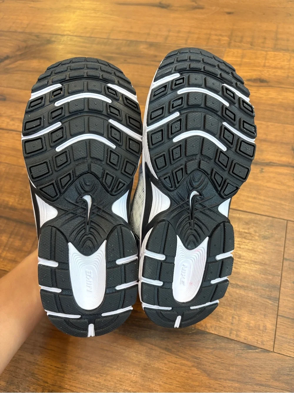 Nike V5 RNR Kids Running Shoes Sneakers Size 13 White Silver NWOB